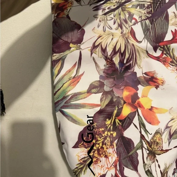 Vibrant Floral backpack Bag - Picture 5 of 9